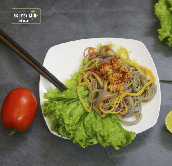 nấu mì rau củ không bị nát