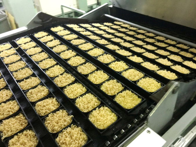 So sánh mì sấy lạnh với mì truyền thống
